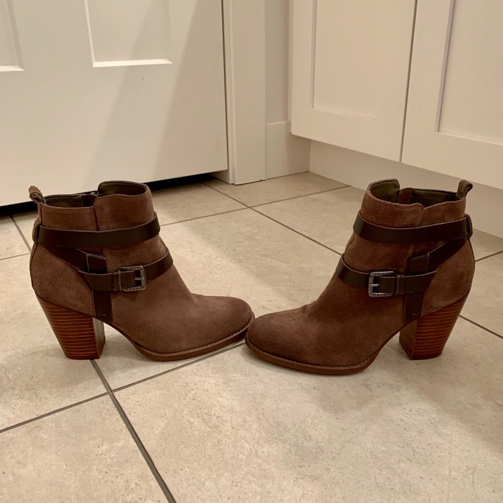 Ivanka Trump “Filoer” Round-toe bootie - sz 7